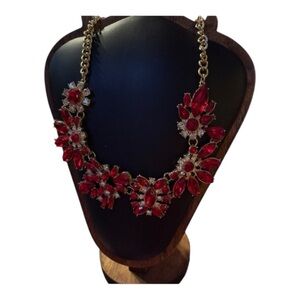 ❤️✨ Meet “The Scarlet Bloom Statement Necklace” ✨❤️
